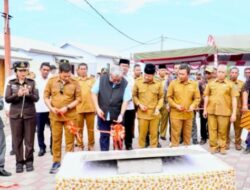 Bupati Dompu Dampingi Wamen Fahri Hamzah Resmikan Penataan Kawasan Strategis di Desa Soro